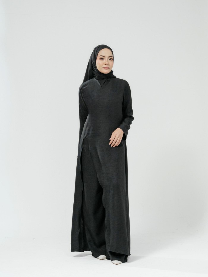 HELENA DRESS WITH PANTS IN BLACK [XL]
