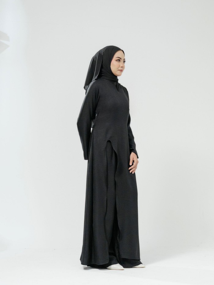HELENA DRESS WITH PANTS IN BLACK [XL]