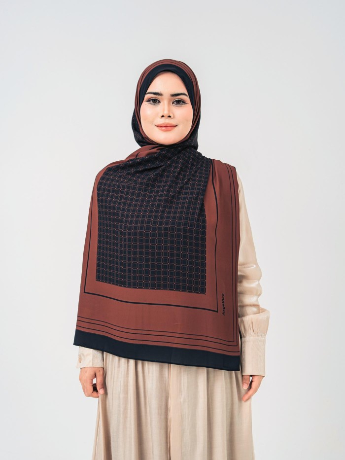 SHAWL LADIES IN SABRINA