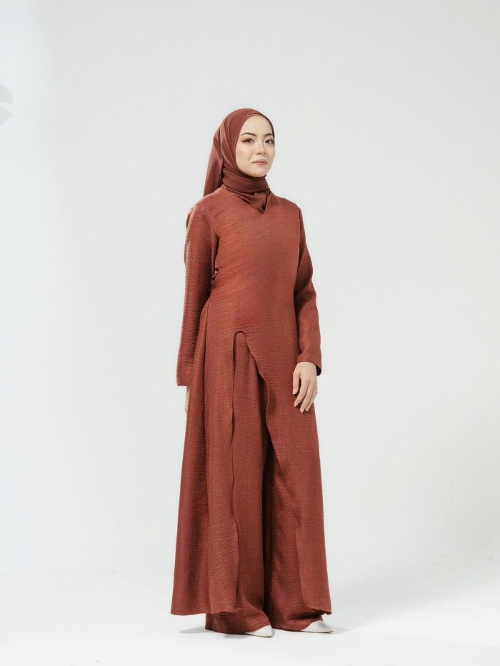 HELENA DRESS WITH PANTS IN RED BROWN [M]