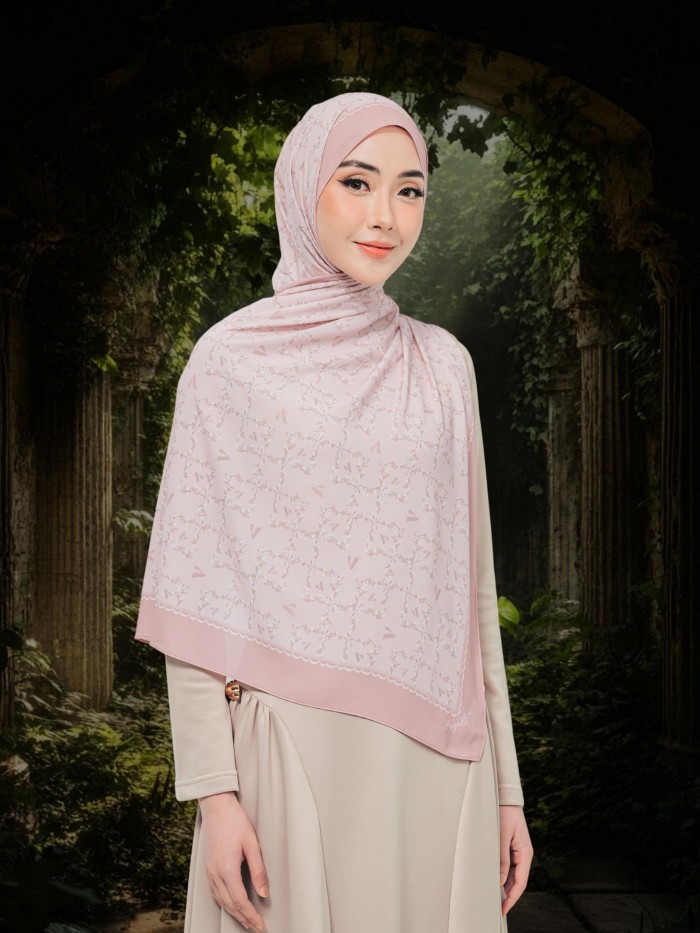 SHAWL WITH HER IN AMELIA