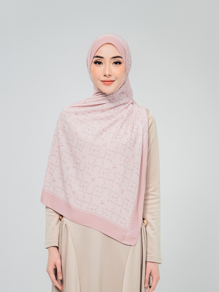 SHAWL WITH HER IN AMELIA