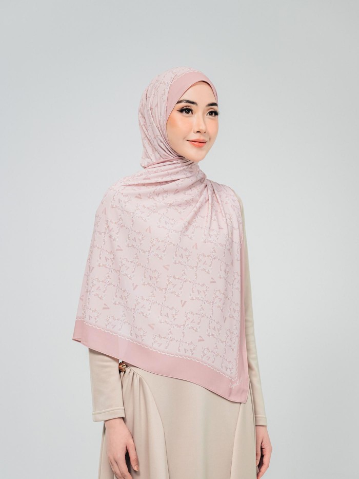 SHAWL WITH HER IN AMELIA