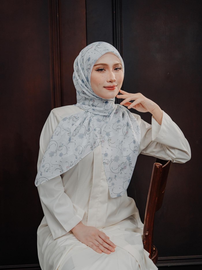 BAWAL SENIWARA IN BIRU SALJU