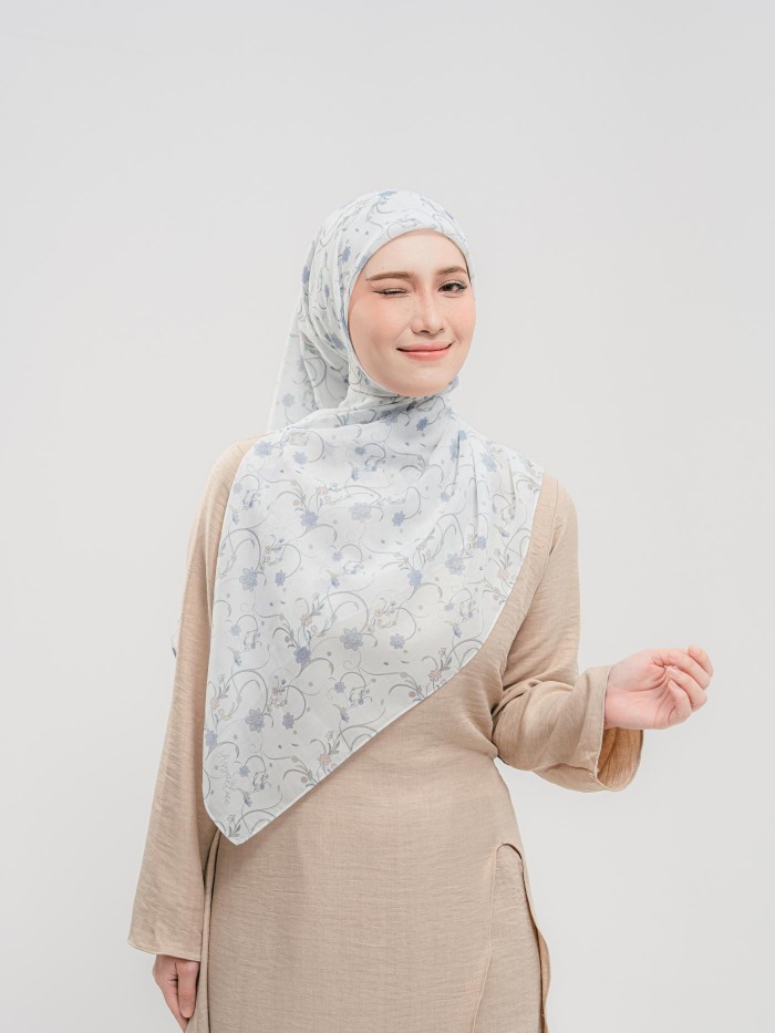BAWAL SENIWARA IN BIRU SALJU