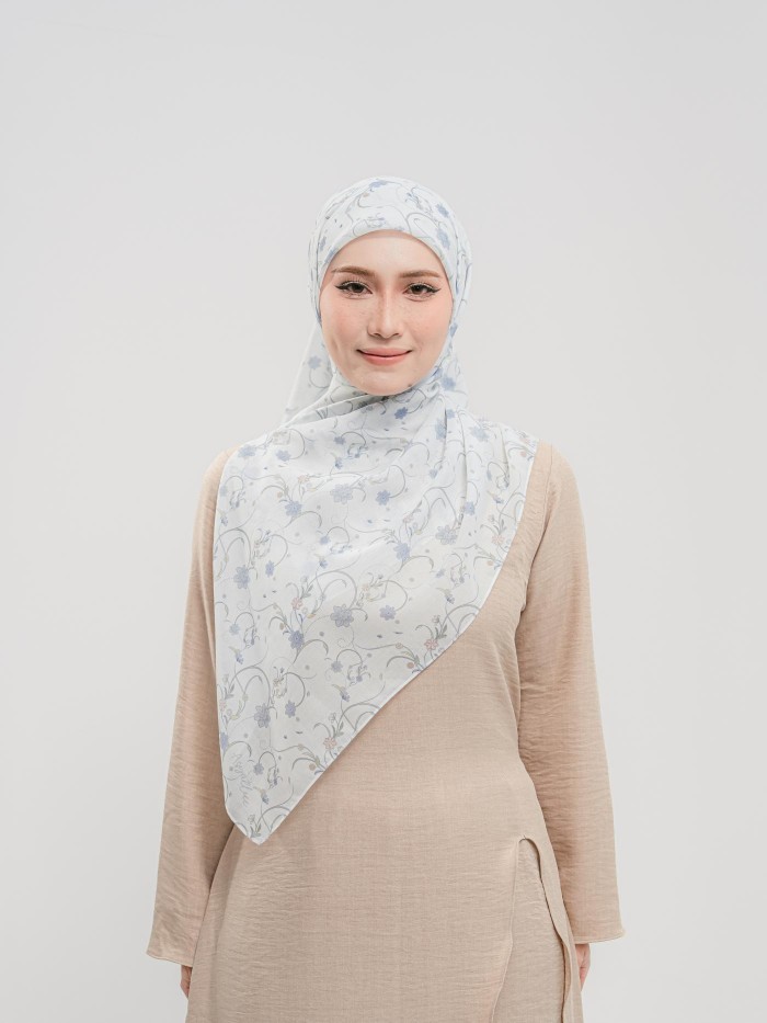 BAWAL SENIWARA IN BIRU SALJU