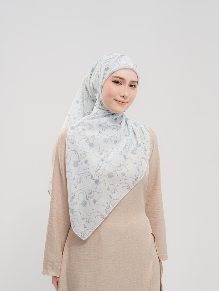 BAWAL SENIWARA IN BIRU SALJU