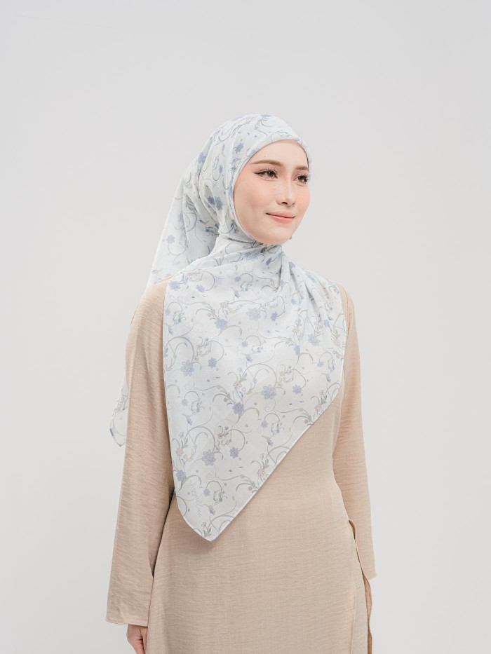 BAWAL SENIWARA IN BIRU SALJU