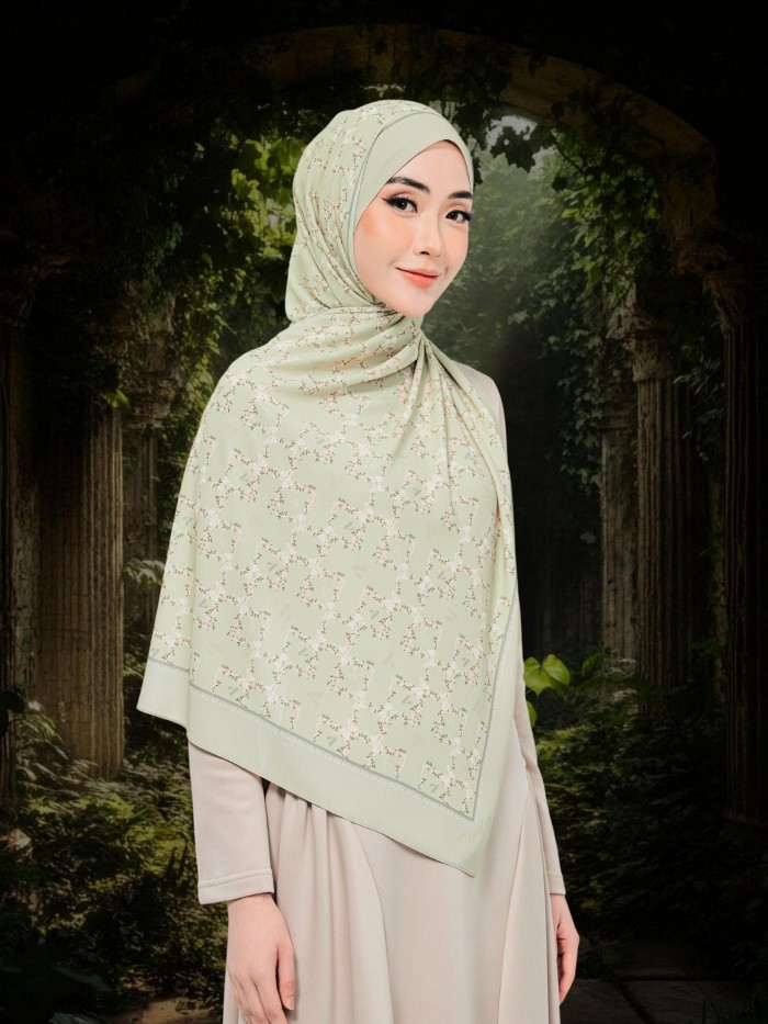 SHAWL WITH HER IN CAMELLIA