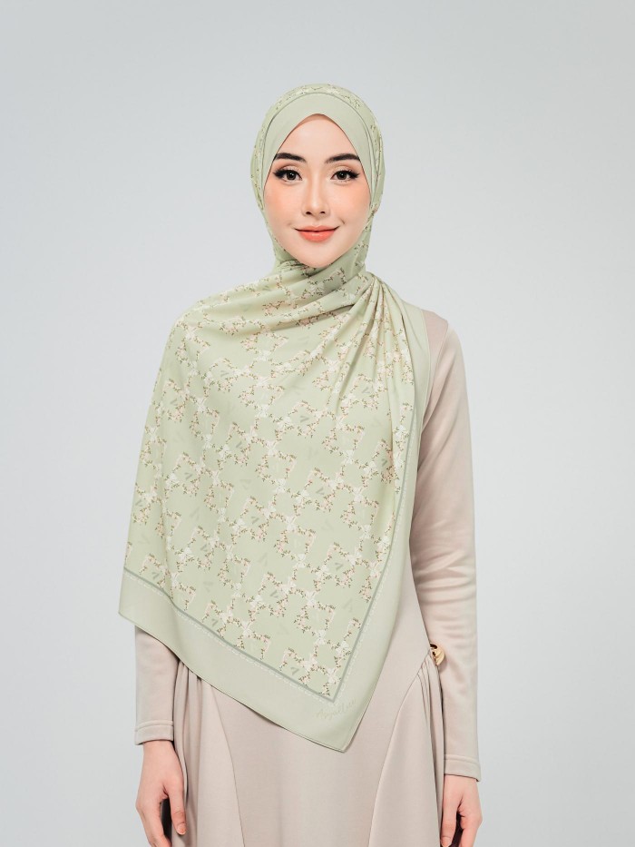 SHAWL WITH HER IN CAMELLIA