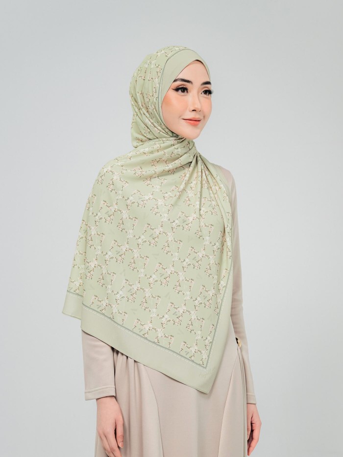 SHAWL WITH HER IN CAMELLIA