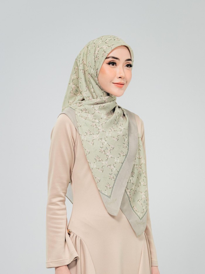 BAWAL WITH HER IN CAMELLIA