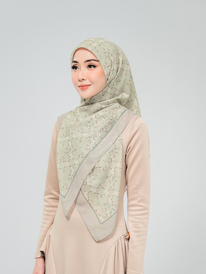 BAWAL WITH HER IN CAMELLIA