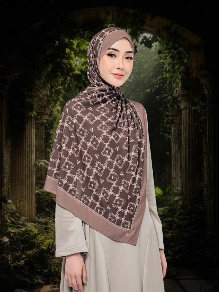 SHAWL WITH HER IN HAZEL