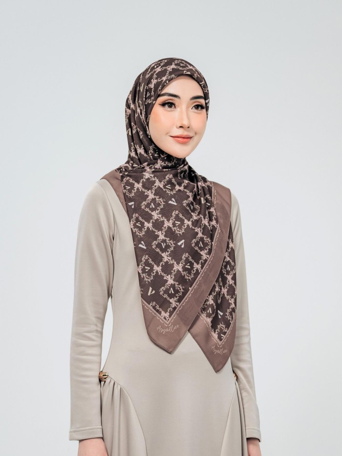 BAWAL WITH HER IN HAZEL