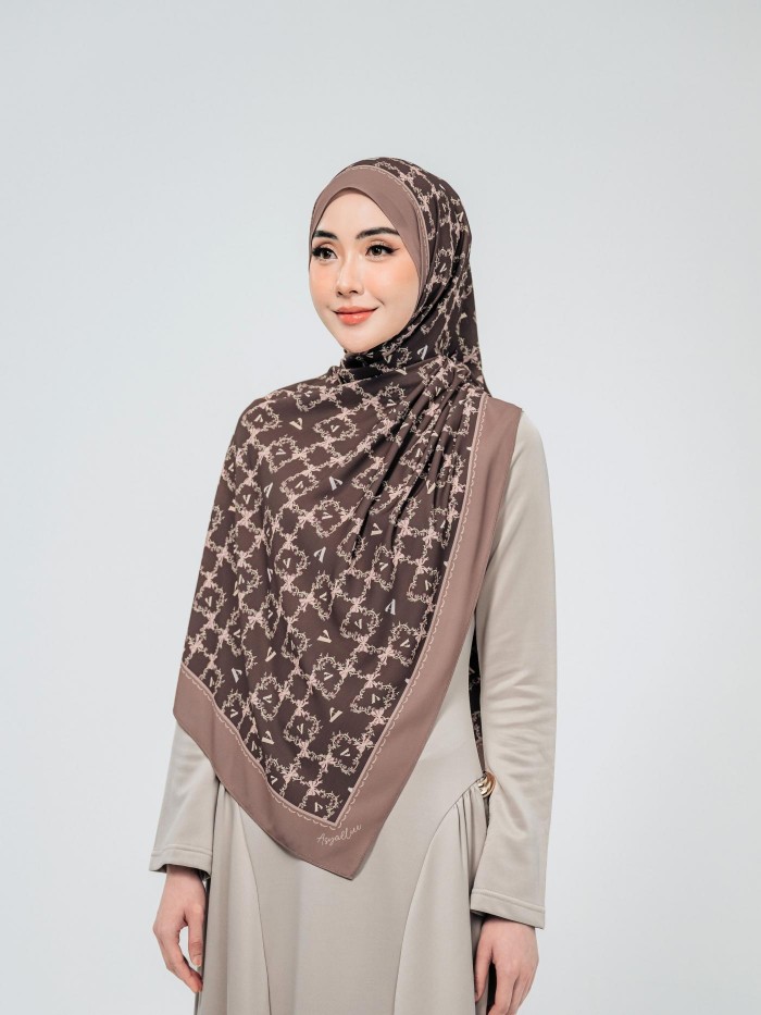 SHAWL WITH HER IN HAZEL