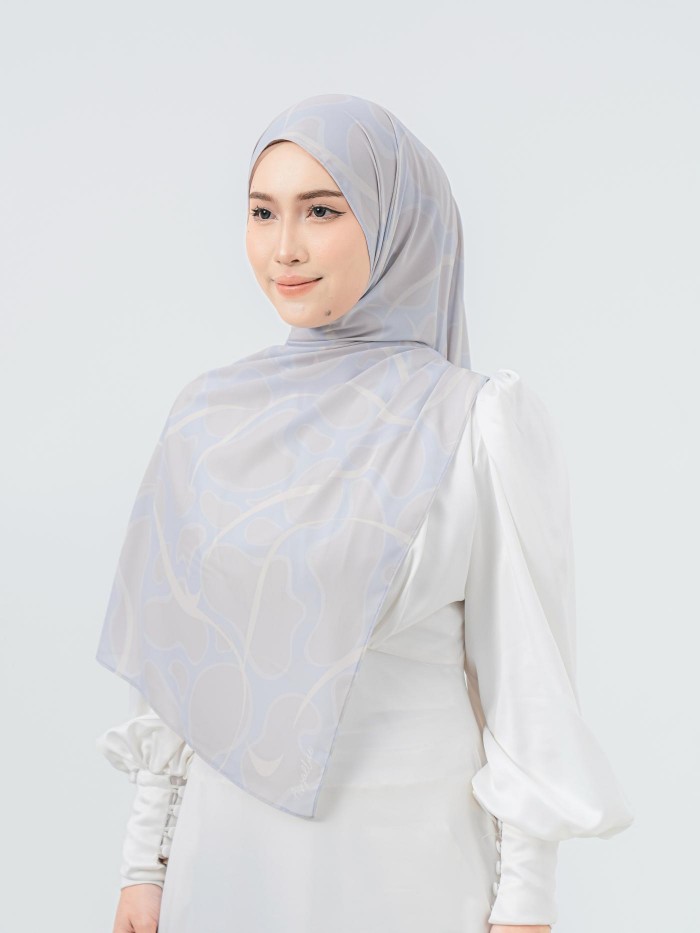 SHAWL FLOW SERIES IN ICE BLUE