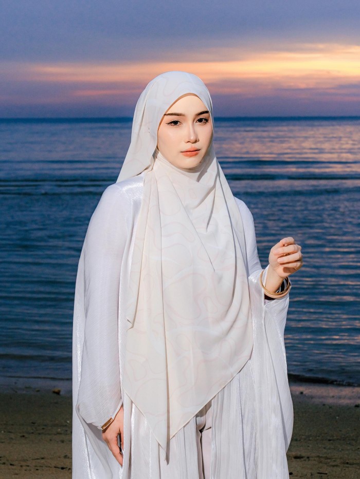 SHAWL FLOW SERIES IN IVORY