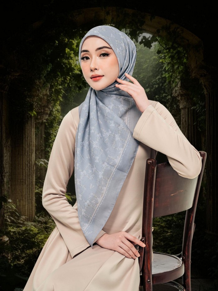 BAWAL WITH HER IN IVY