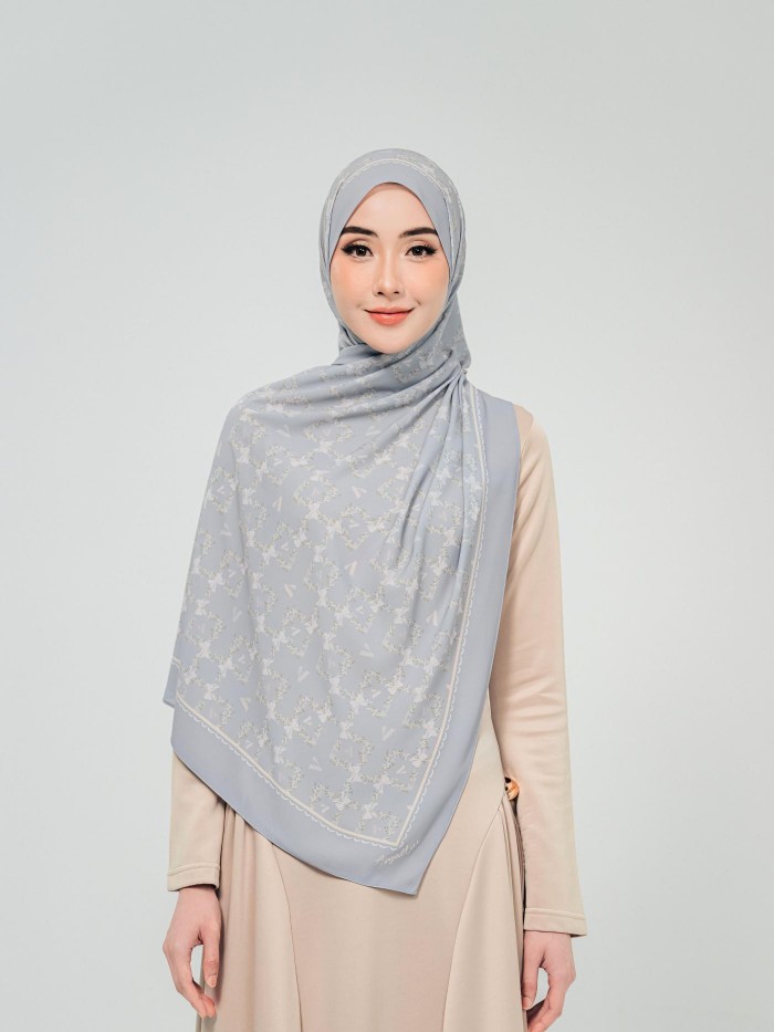 SHAWL WITH HER IN IVY