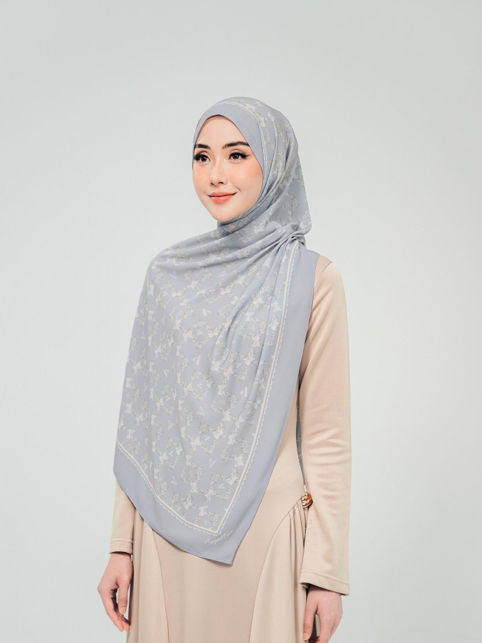 SHAWL WITH HER IN IVY