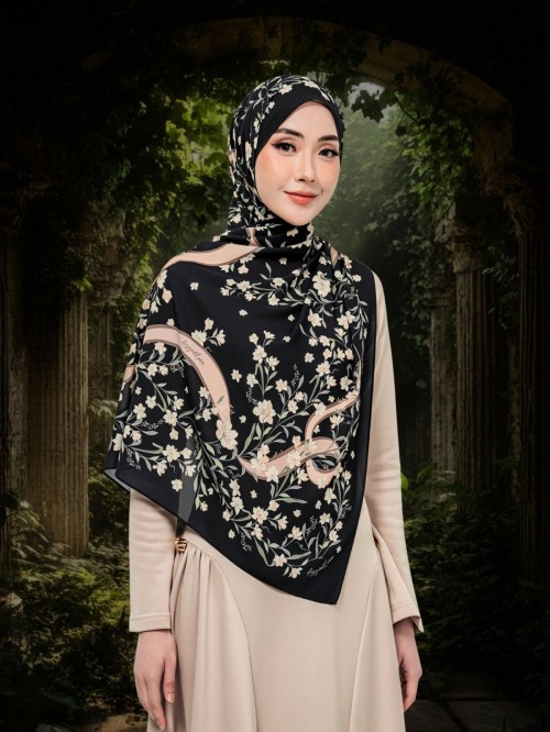 SHAWL WITH HER IN LILITH