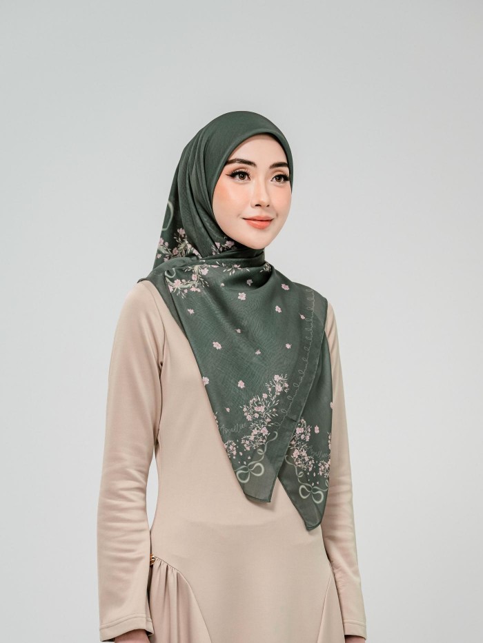 BAWAL WITH HER IN LIORA PEONY
