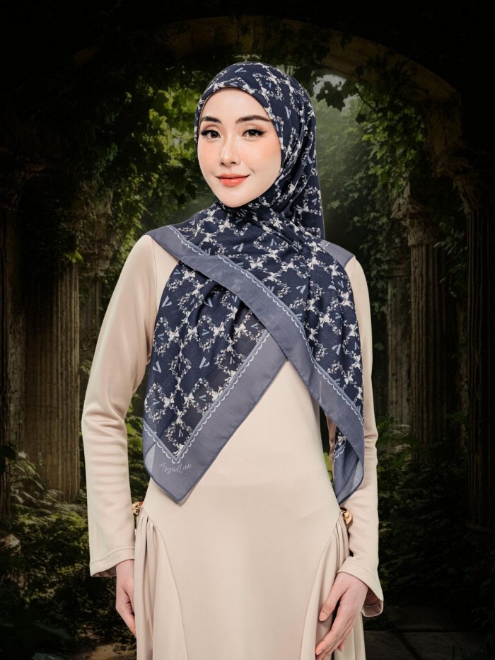 BAWAL WITH HER IN LUNA