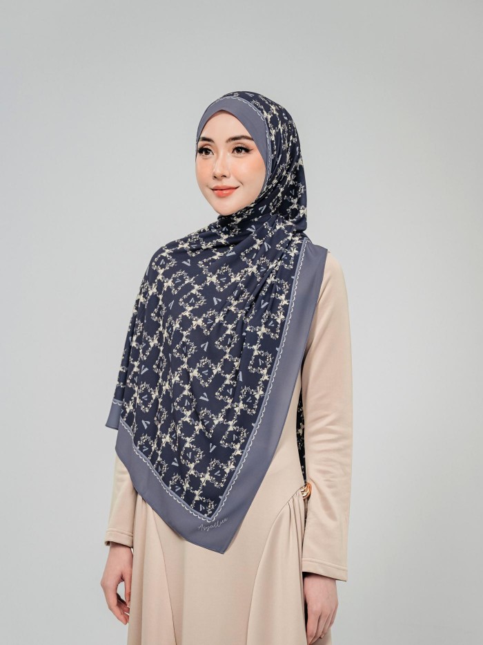 SHAWL WITH HER IN LUNA