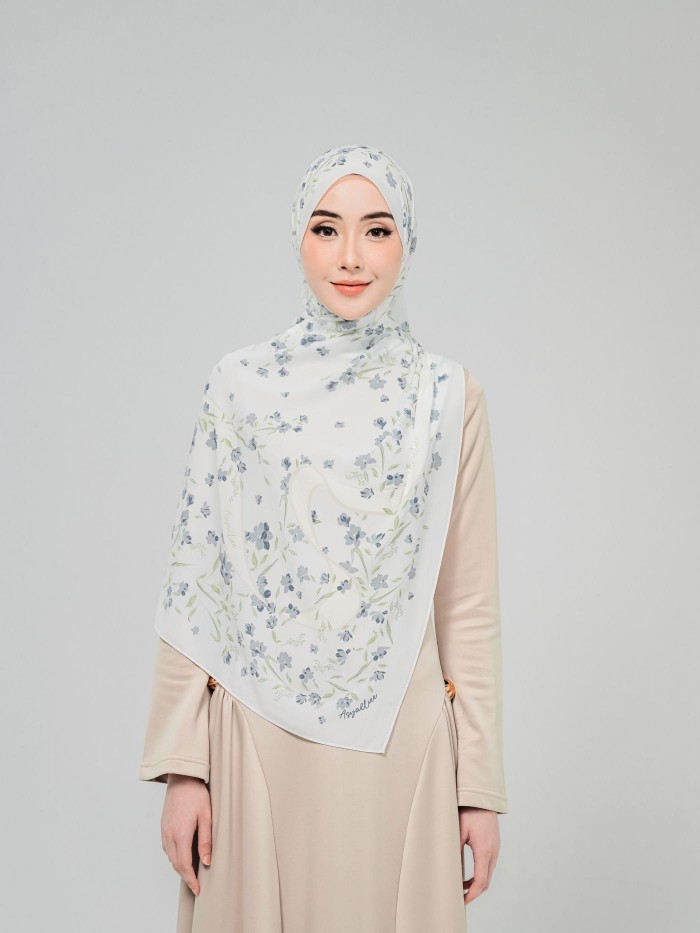 SHAWL WITH HER IN MARIE