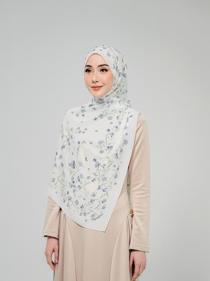 SHAWL WITH HER IN MARIE