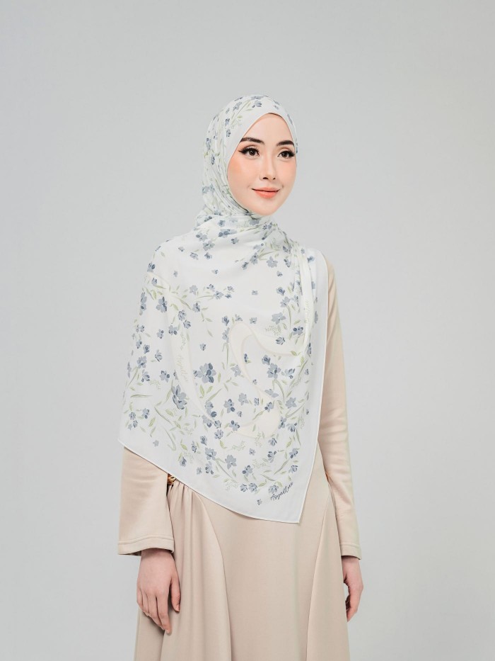 SHAWL WITH HER IN MARIE