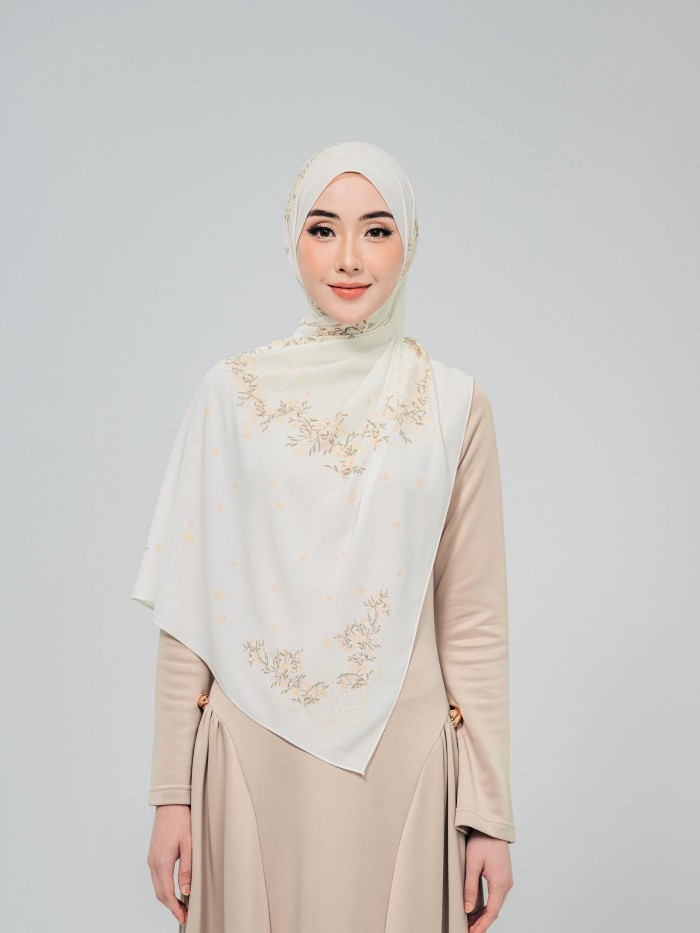 SHAWL WITH HER IN MARIGOLD