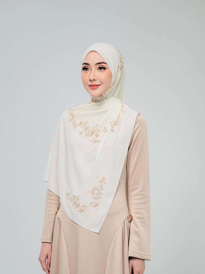 SHAWL WITH HER IN MARIGOLD