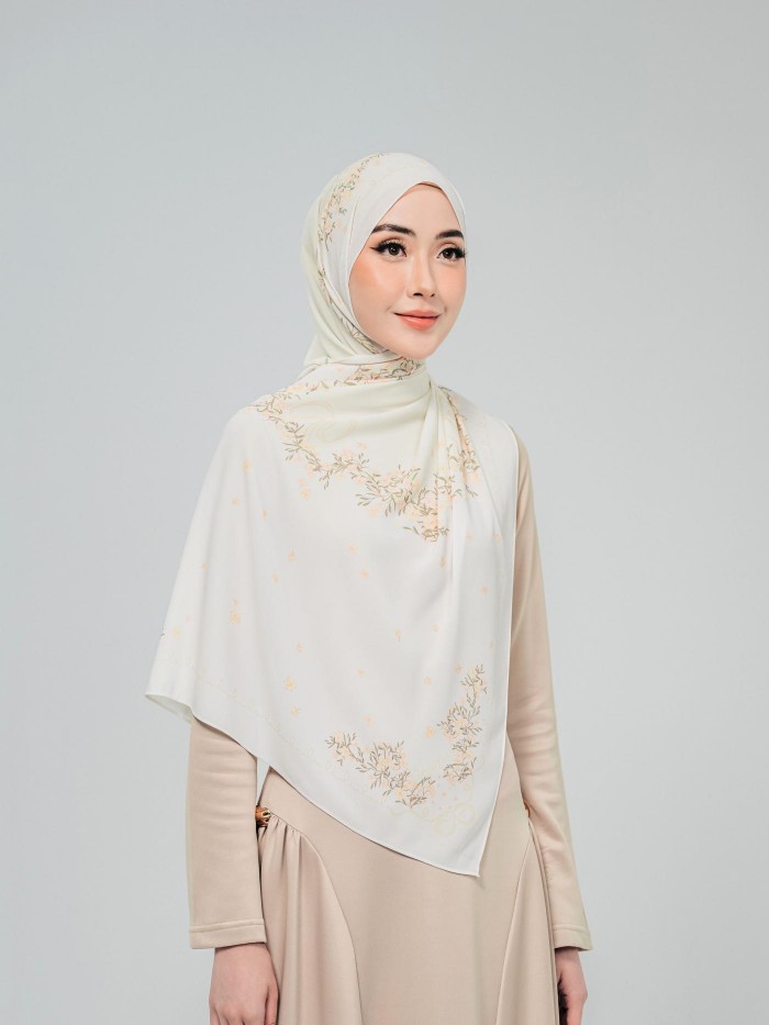 SHAWL WITH HER IN MARIGOLD