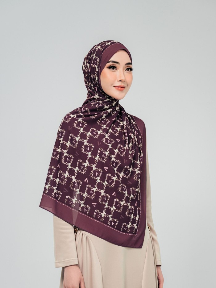 SHAWL WITH HER IN ODILIA