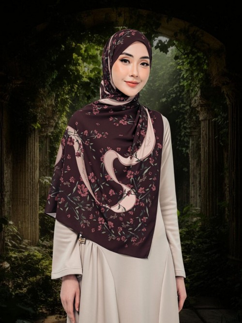 SHAWL WITH HER IN RED RUBY