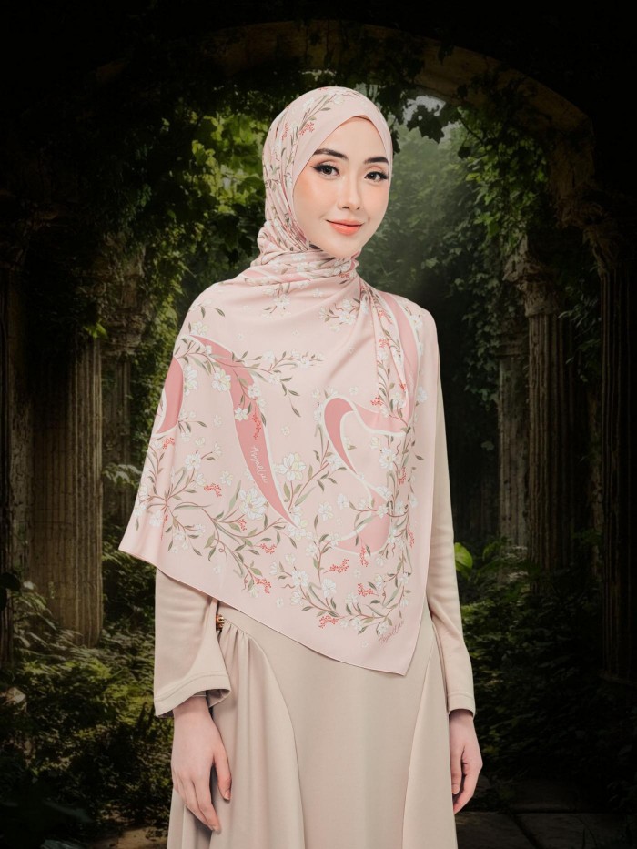 SHAWL WITH HER IN ROSABELLA