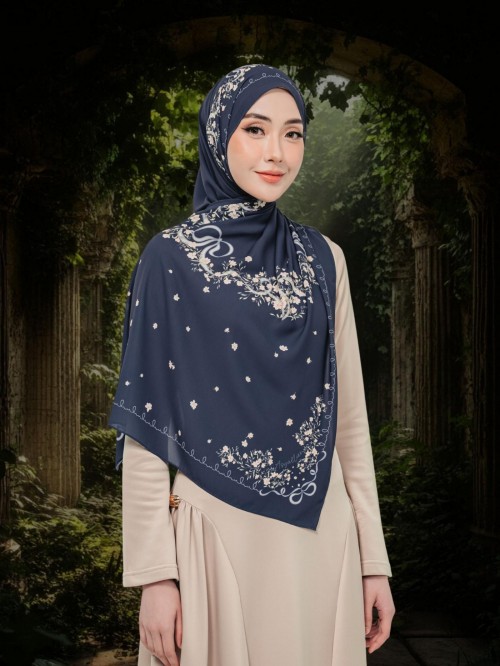 SHAWL WITH HER IN SAPHHIRA