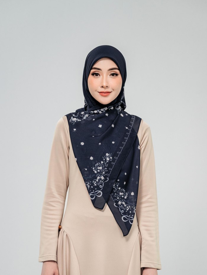 BAWAL WITH HER IN SAPHHIRA