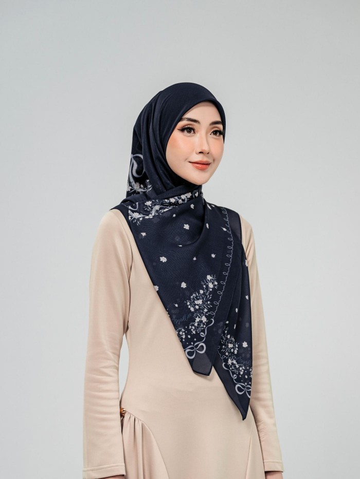 BAWAL WITH HER IN SAPHHIRA