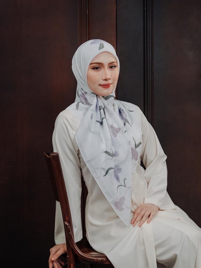 BAWAL SENIWARA IN SARI LILA