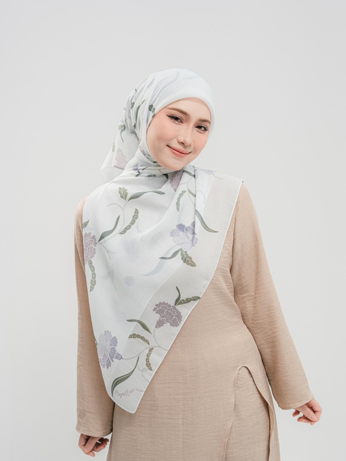 BAWAL SENIWARA IN SARI LILA