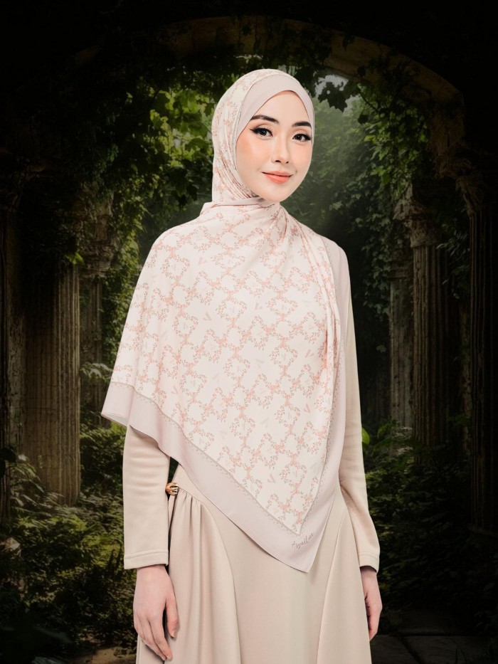 SHAWL WITH HER IN SOPHIA