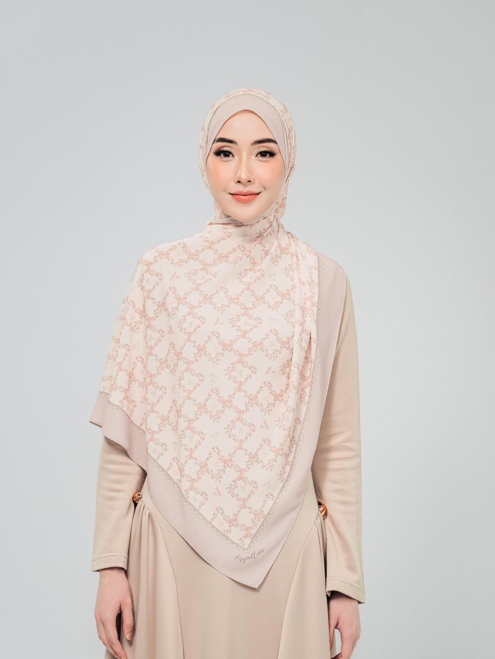 SHAWL WITH HER IN SOPHIA