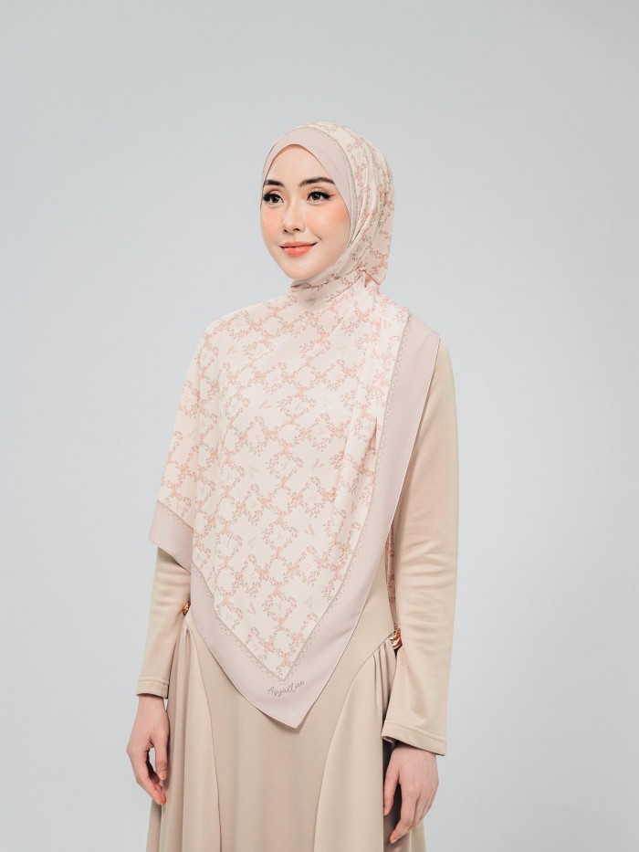 SHAWL WITH HER IN SOPHIA