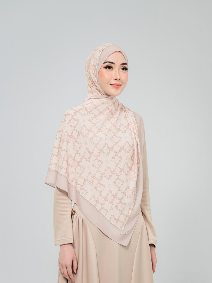 SHAWL WITH HER IN SOPHIA