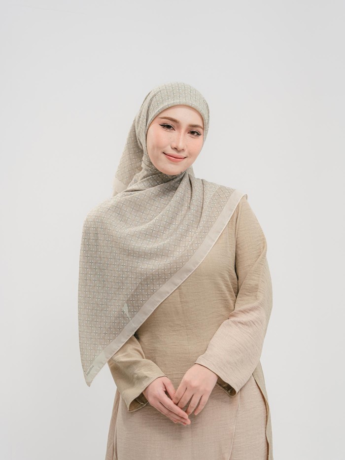 BAWAL SENIWARA IN SURIA HIJAU