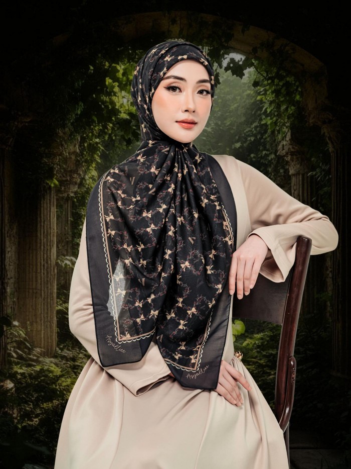 BAWAL WITH HER IN VIVIANA