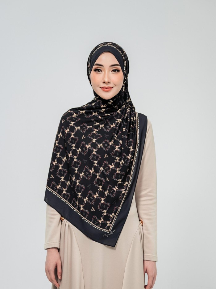 SHAWL WITH HER IN VIVIANA